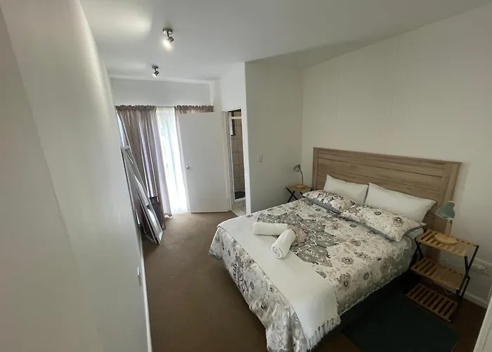 Modern Comfort At Oyster Walk