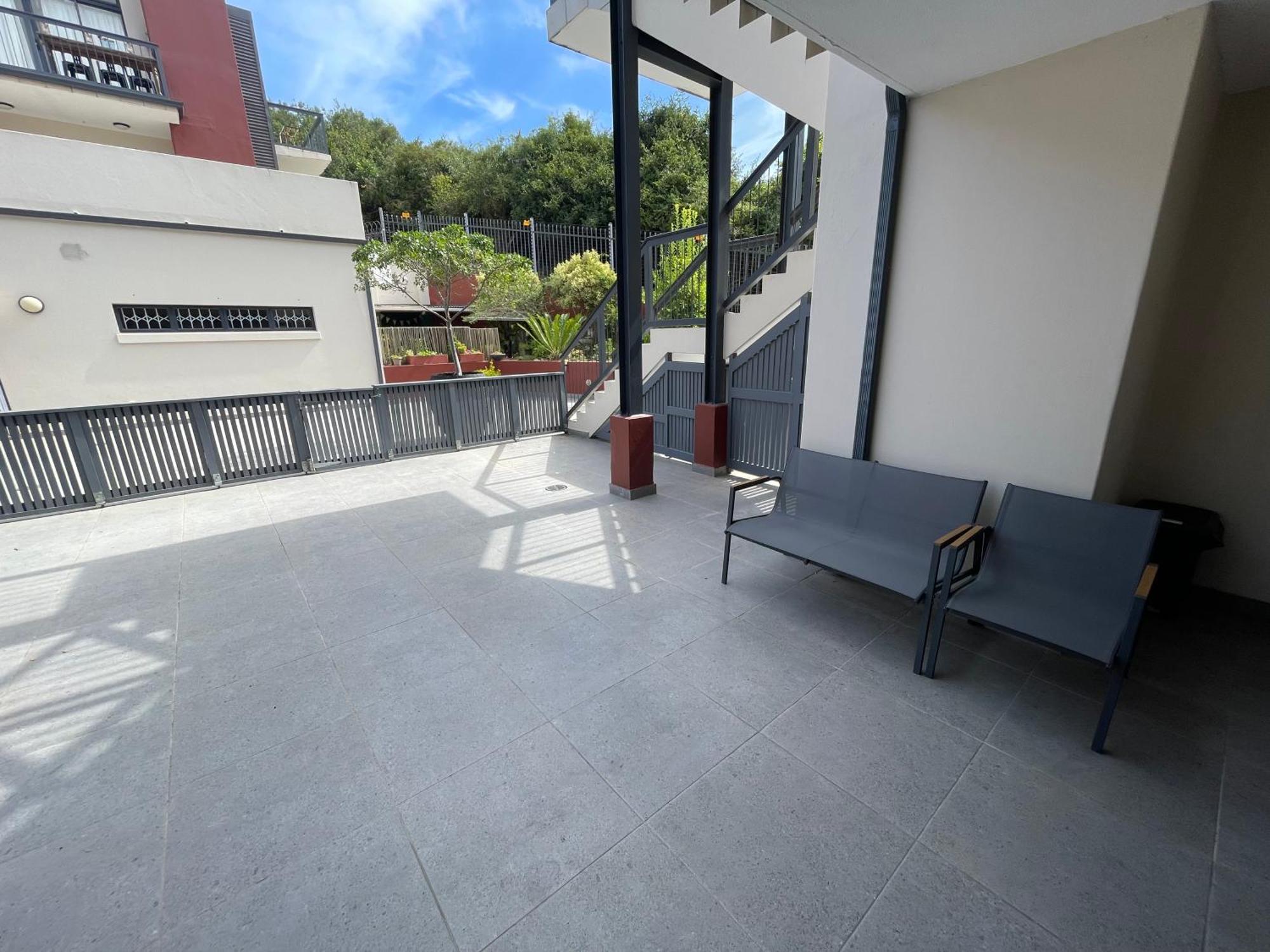 Modern Comfort At Oyster Walk *