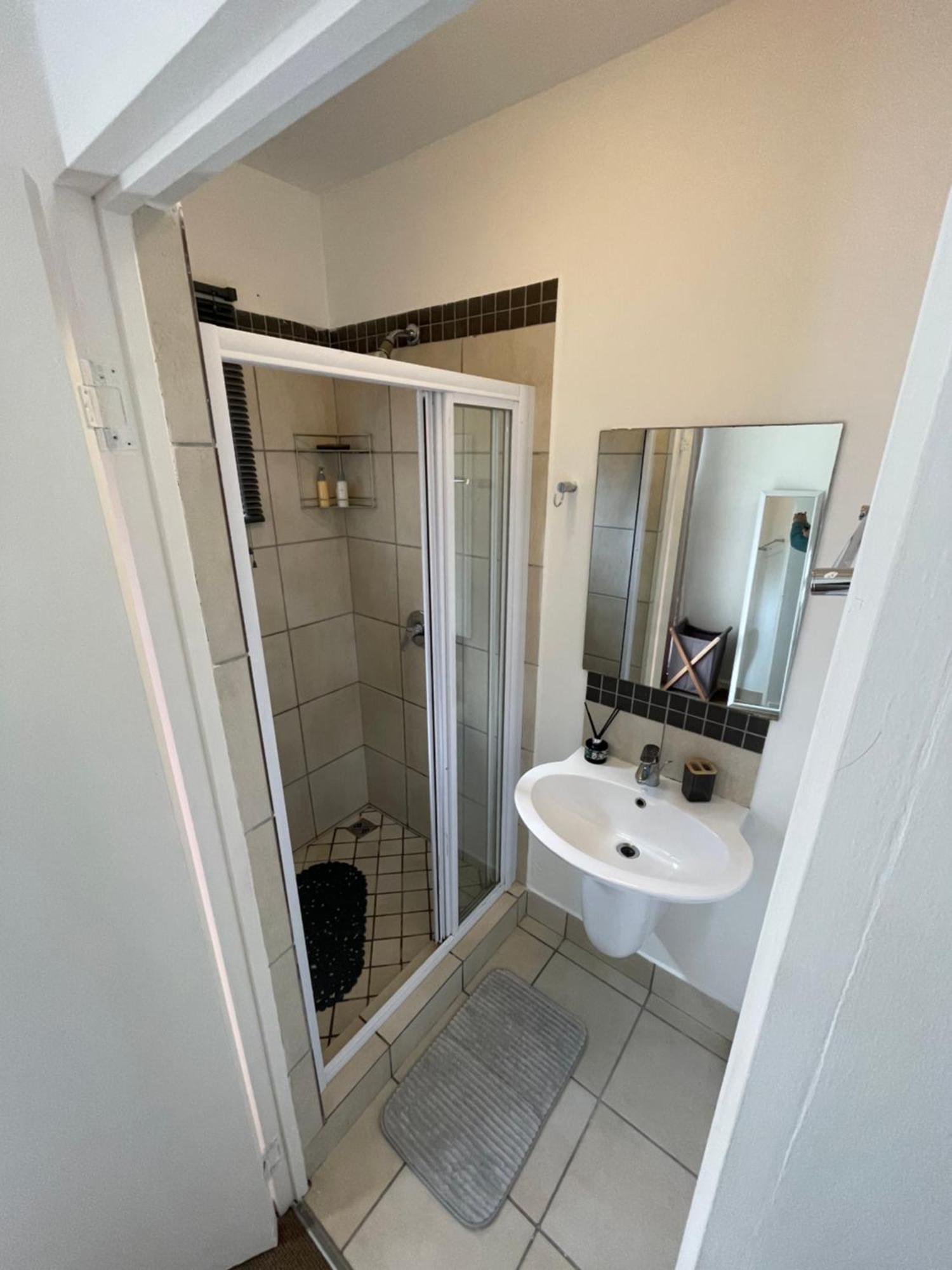 Modern Comfort At Oyster Walk Apartment