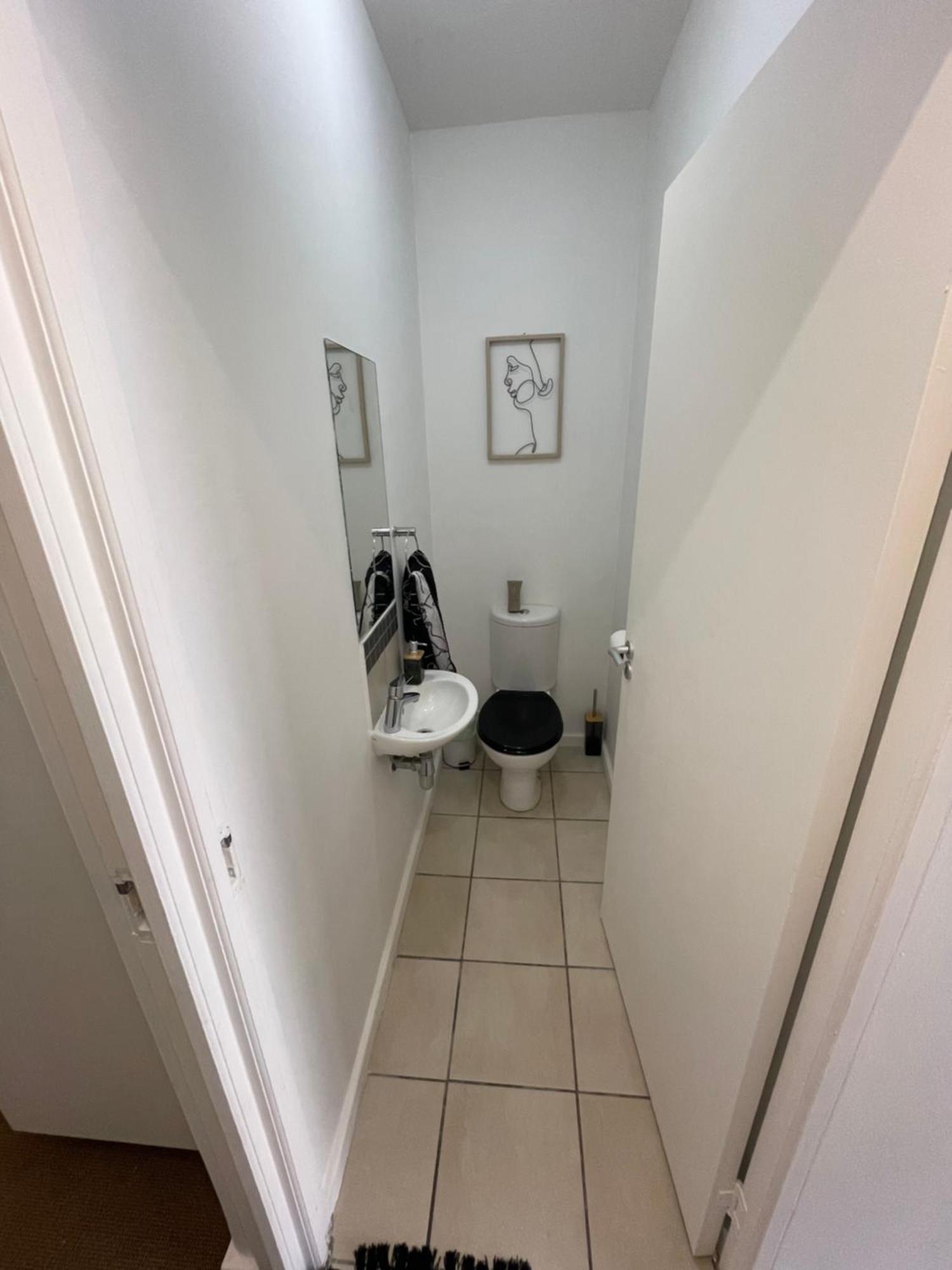 Modern Comfort At Oyster Walk *